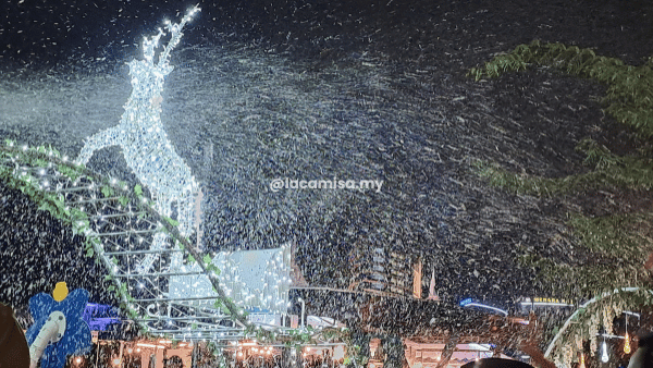 artificial snow at snowlight garden
