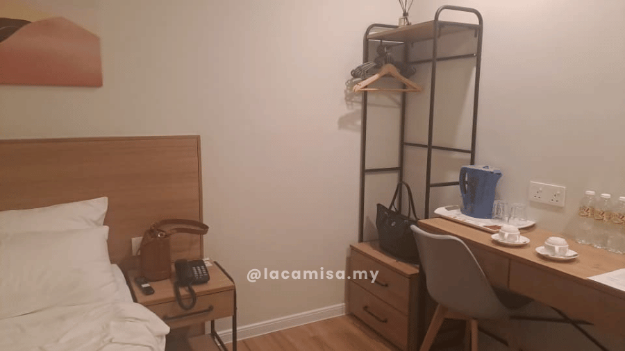 Open-concept clothing rack